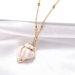 🫧Dainty Gold and White SeaShell Pendant Necklace🫧